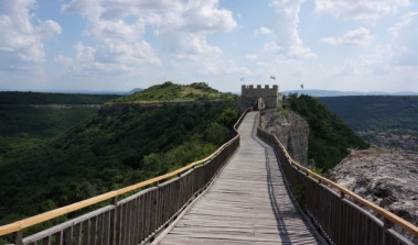 фото пешеходного моста в крепость Овеч